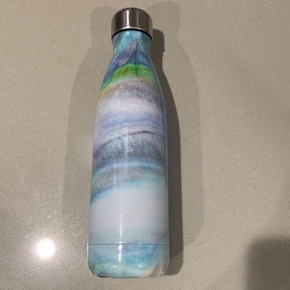 Swell 17 oz water bottle - Picture 4 of 4